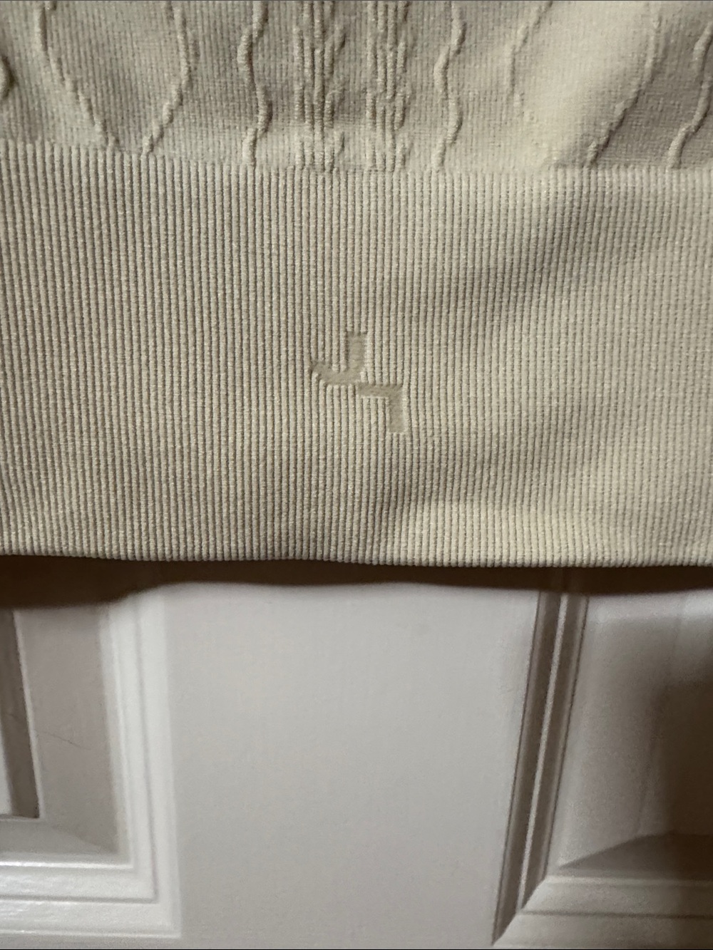 JoyLab Cream Cropped Cable-Textured Crew Fitted Top - Picture 9 of 11